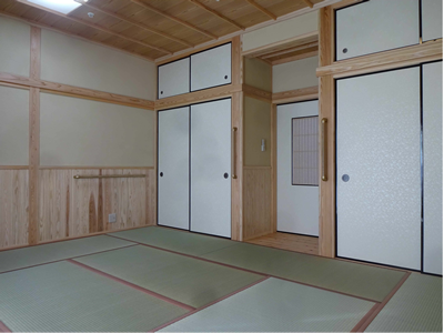 トイレ、洗面台がすぐそばの南向きの踏込のあるちょっと広いお部屋