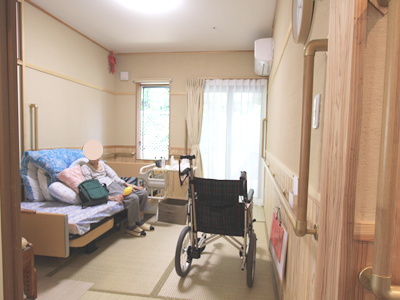居間に面した賑やかな和室